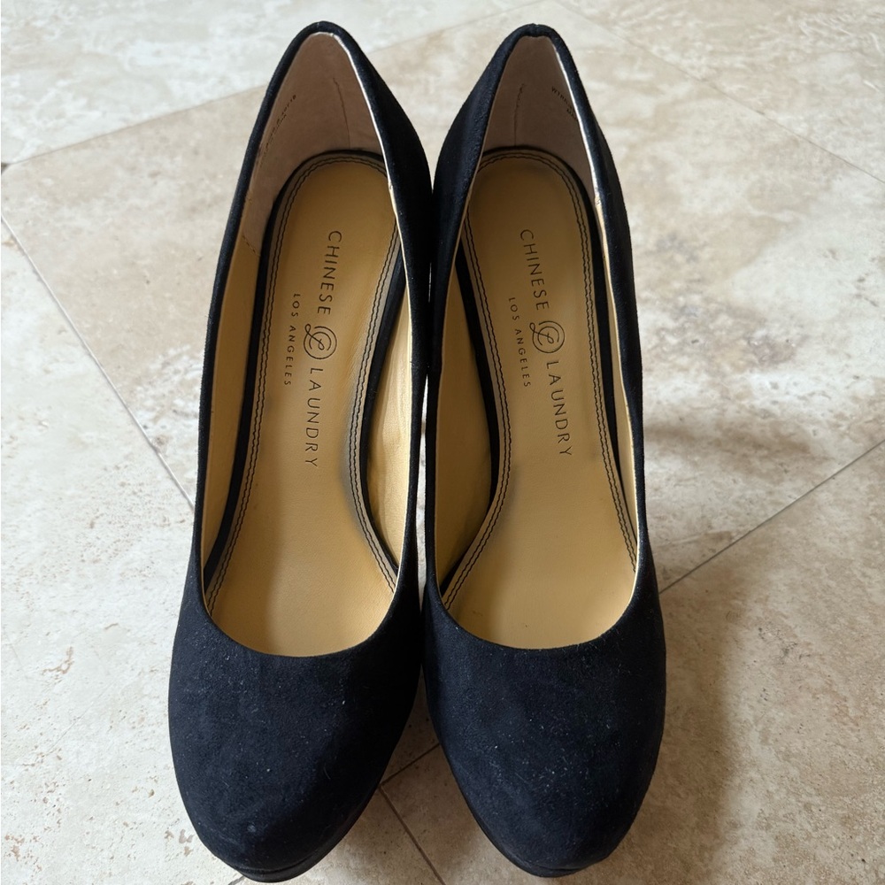 Chinese Laundry Classic Suede Black Pumps
